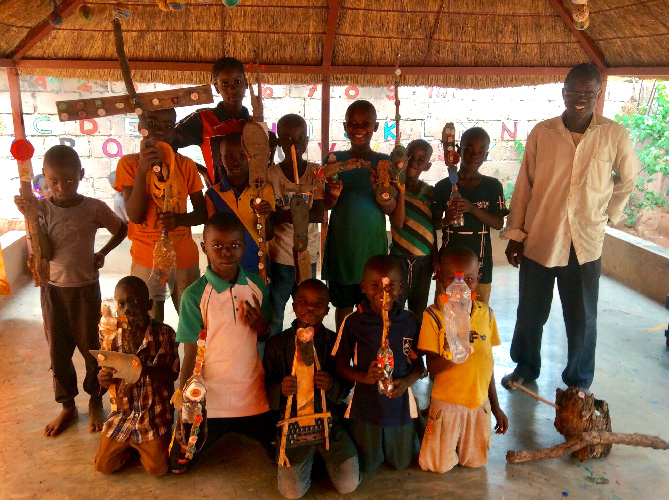 les enfants et leurs sculptures